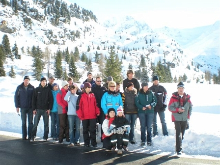 Gruppenfoto der Initiative Lebenswertes Kaunertal, ca. 20 Personen im Winter